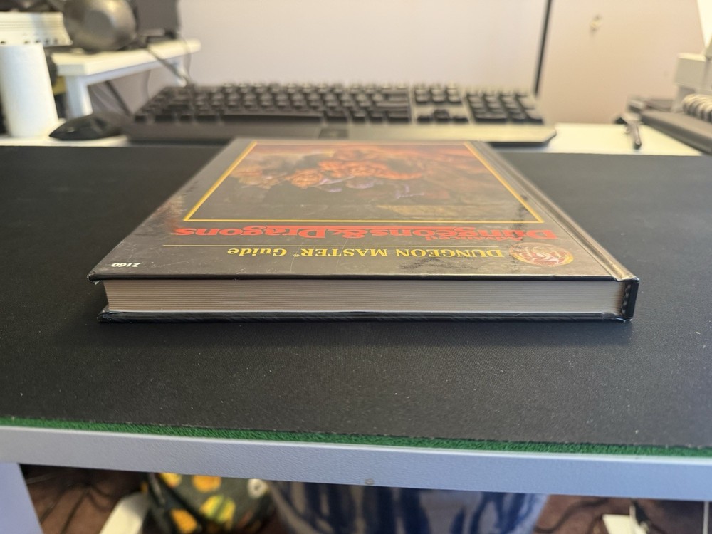 Advanced Dungeons & Dragons Dungeon Masters Guide 2160 Hardcover First Printing