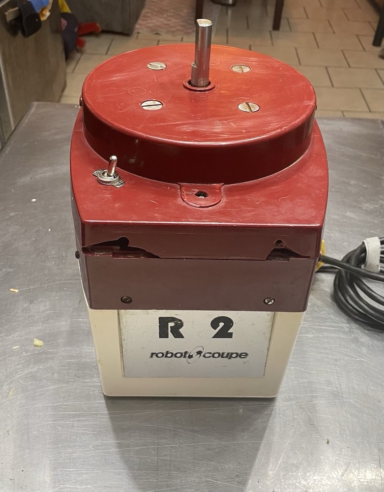 Robot Coupe R2 Processor , Tested includes bowl & two blades