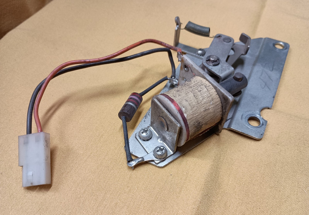 BALLY E1000 Series Handle Release Mechanism