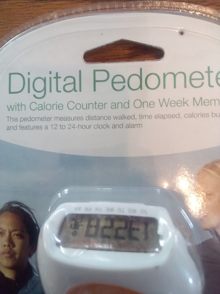 Oregon Scientific Tiny Digital Pedometer with Calorie Counter and 1 Week Memory