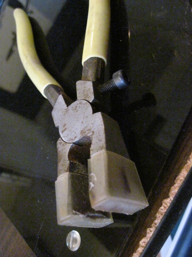 Pliers for stained glass assembly