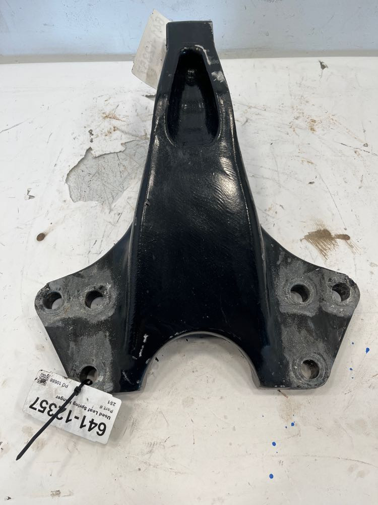 International Suspension Bracket (641-12357)
