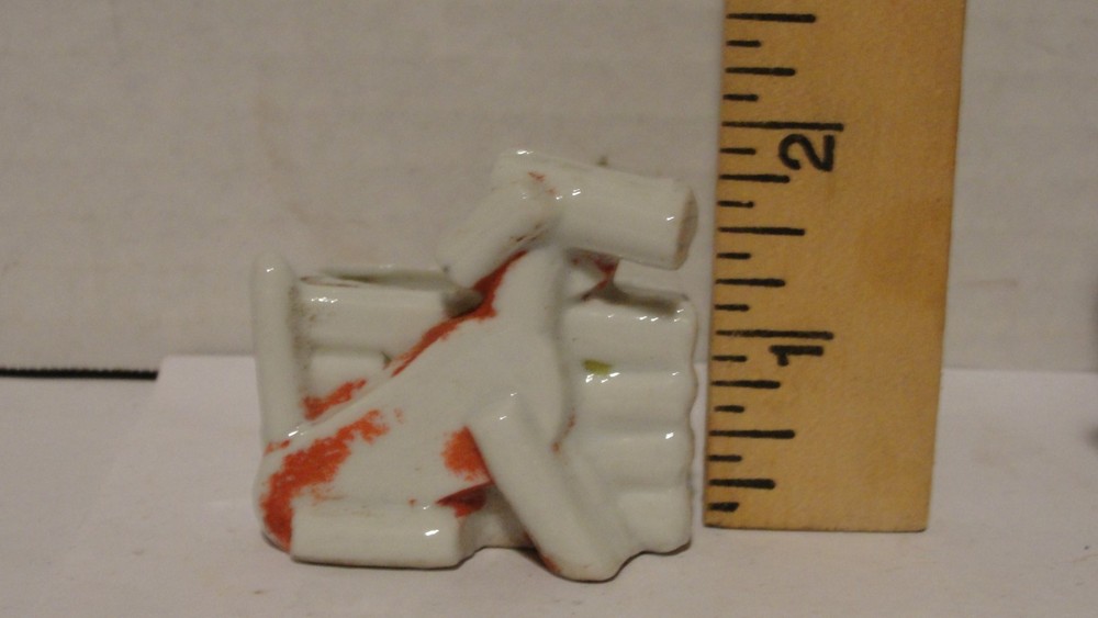 VINTAGE DOG TOOTHPICK / PLANTER