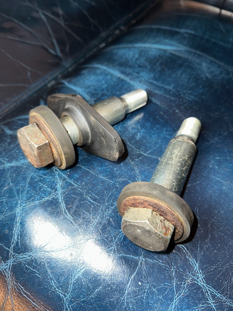 Classic Mini 1976+ Front Subframe Tower Bolts Fitting - Sub Frame Austin Rover