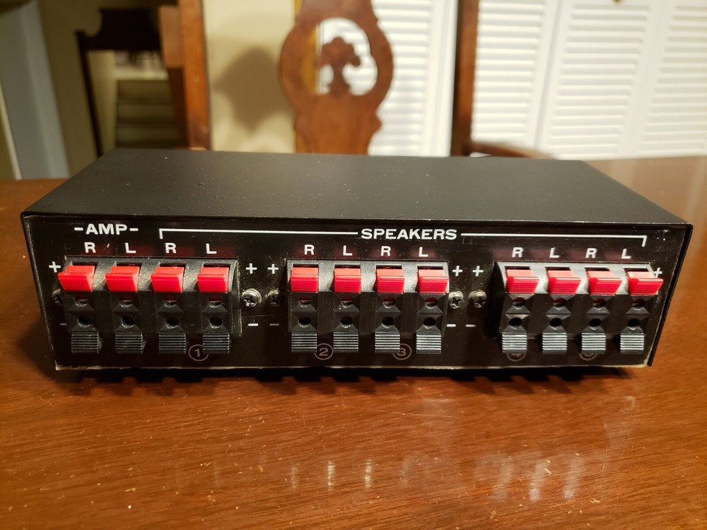 Vanco SS5 Speaker Controller w/Headphone Jack