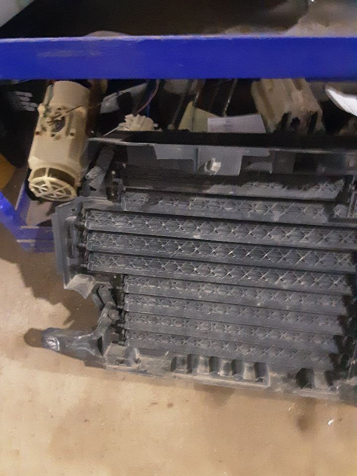 F150      2019 Air Shutter 1581522