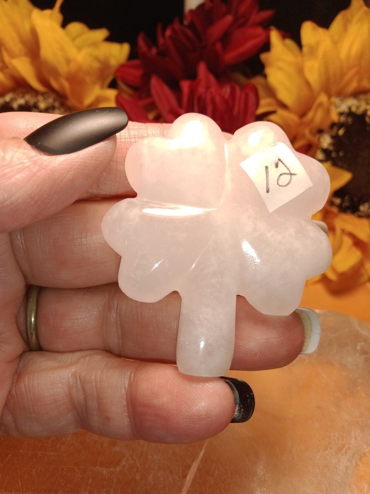 Mangano Calcite Clover, UV Reactive, 2" X 2"