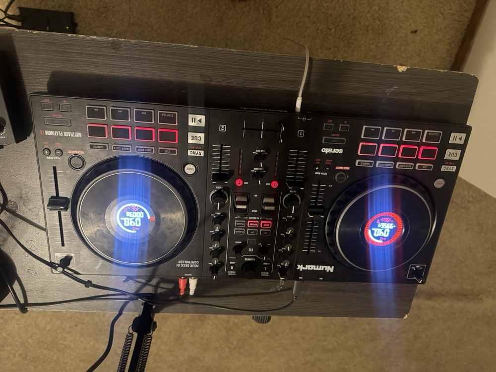 Numark ‎Mixtrack Platinum FX DJ Controller -