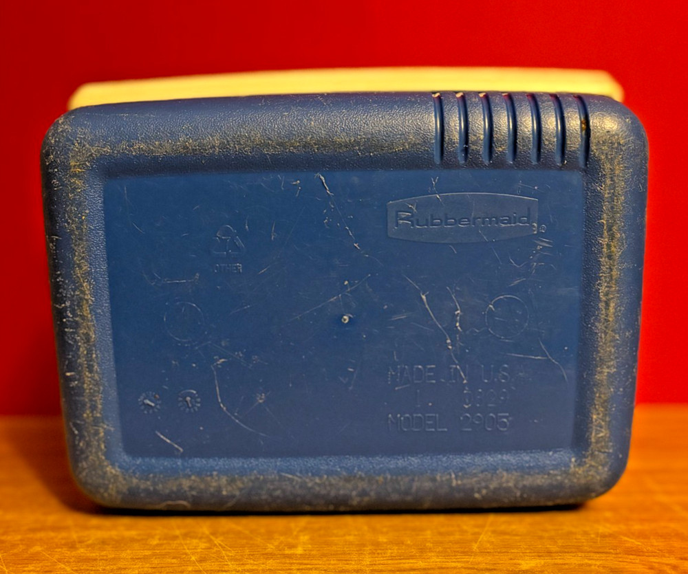 Rubbermade Personal Size Cooler Model 2905