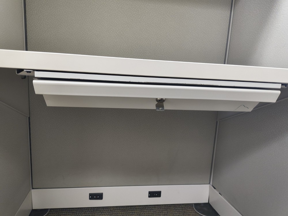 Office Cubicle Desks| Excellent Condition | Full SET!