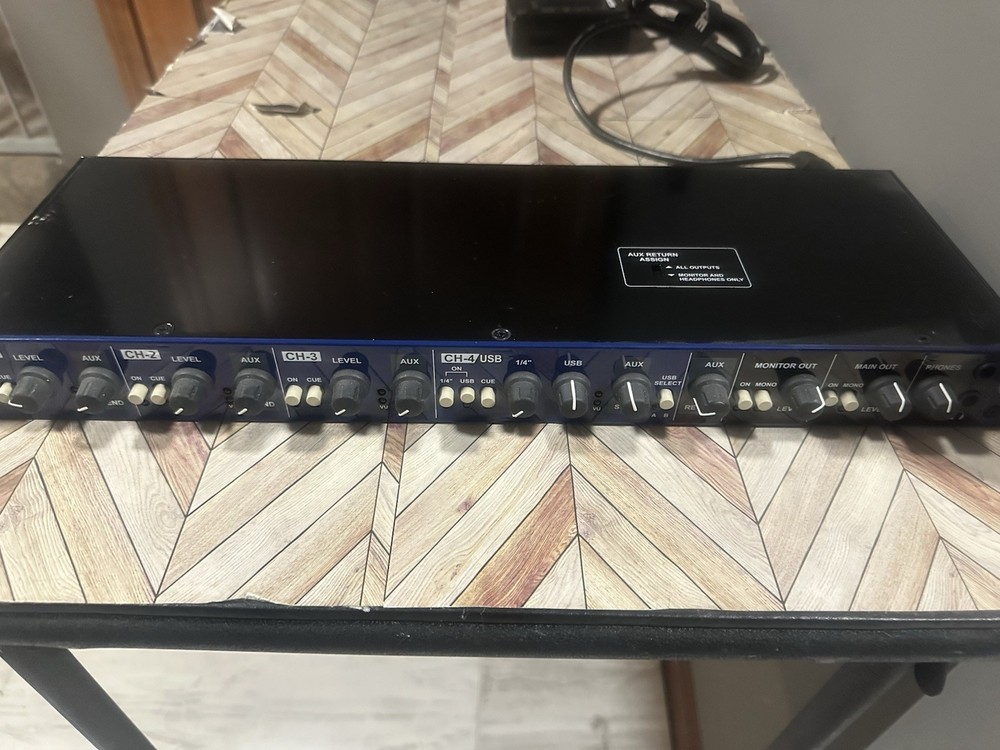 Radial Engineering KL-8 Rackmount Keyboard Mixing Station