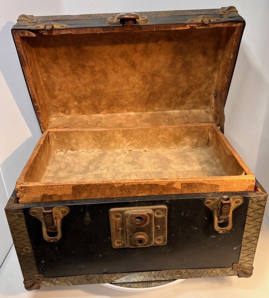 Antique Steamer Trunk Salesman Sample w/Eagle Lock co With Tray