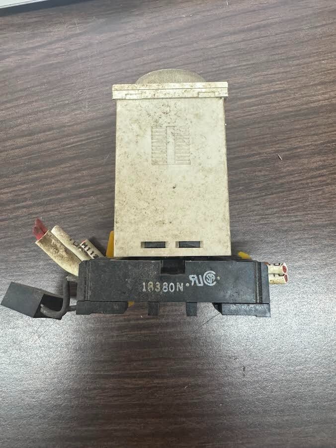 OMRON H3BA-8 TIMER / Base