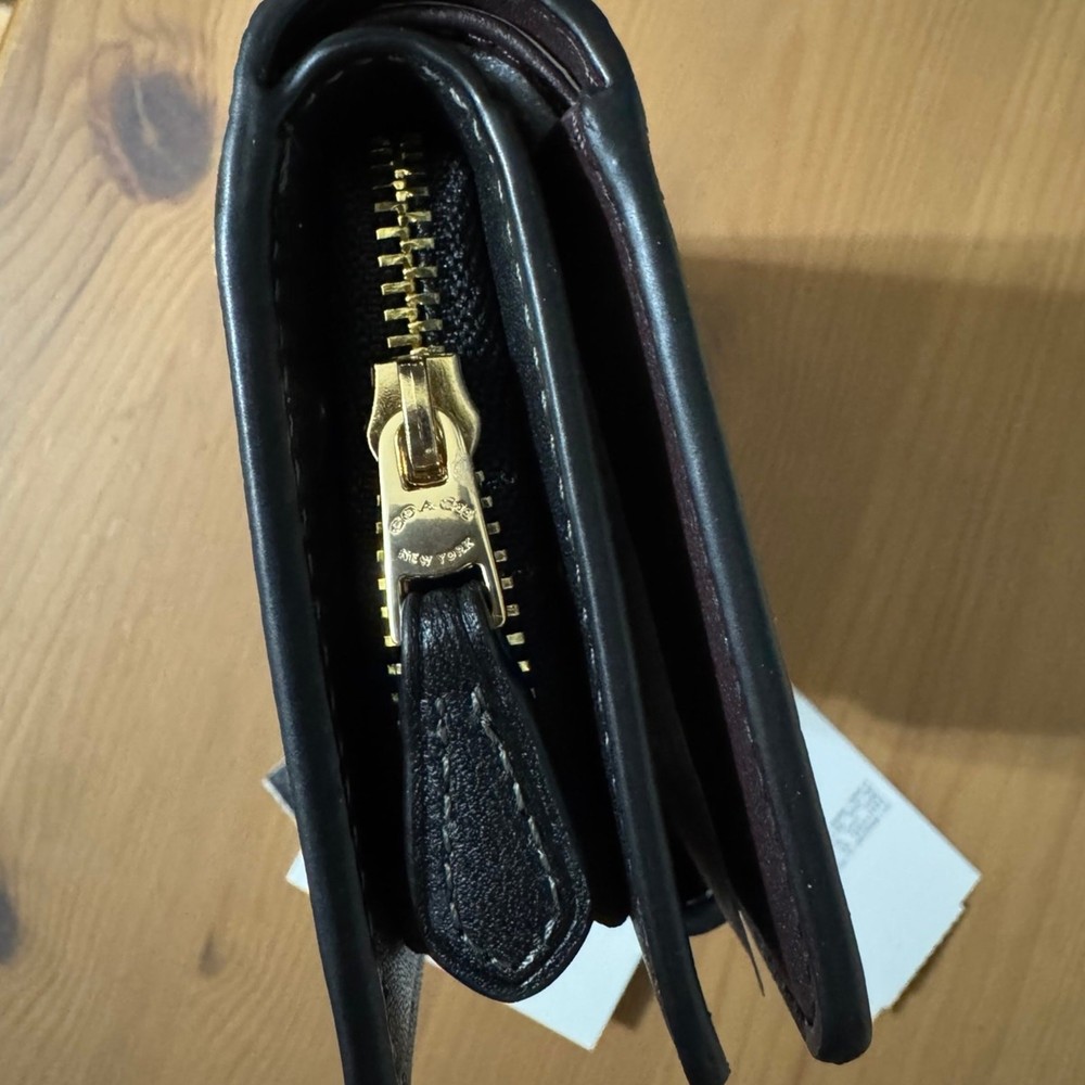 NWT ❤️ Coach Medium Corner Zip Wallet With Cherry Print