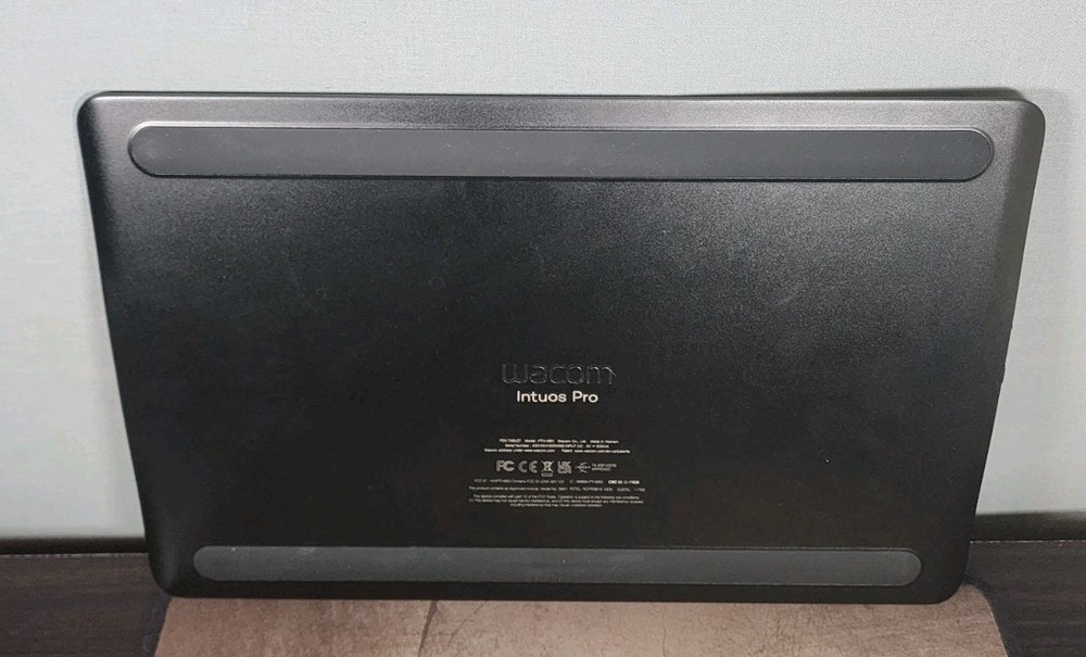 Wacom Intuos Pro PTH-660 Medium Graphics Drawing Tablet ONLY - TESTED