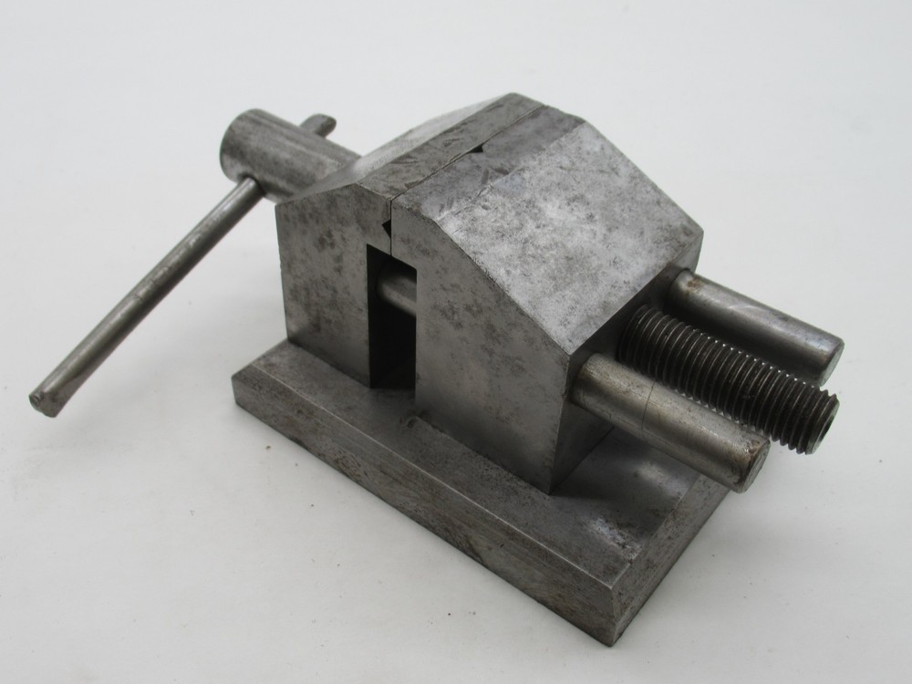 Lovely Vintage Toolmakers Milling Machine Vice 1 7/8" Jaws Apprentice Made