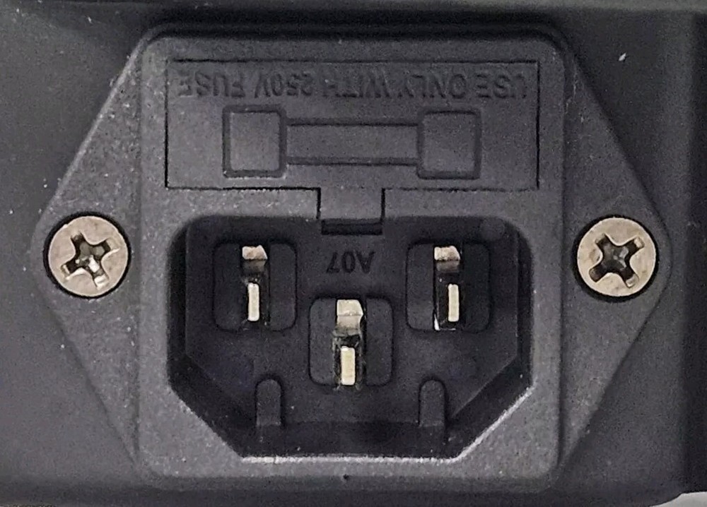 American DJ Mega Flat Pack 8 Plus (SINGULAR LIGHT ONLY)