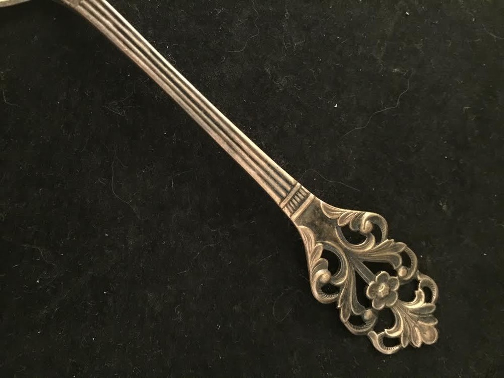 830 Silver Spoon MAKE ME AN OFFER!!!