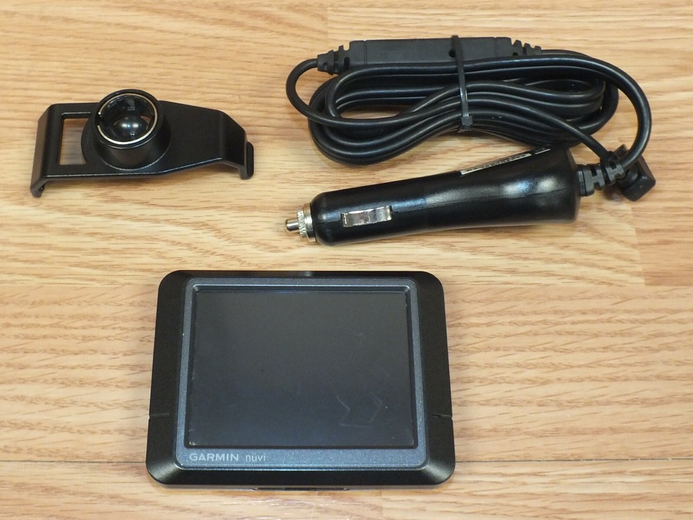 Genuine Garmin Nuvi (265) Bluetooth GPS Navigation System With Mount *Bundle*