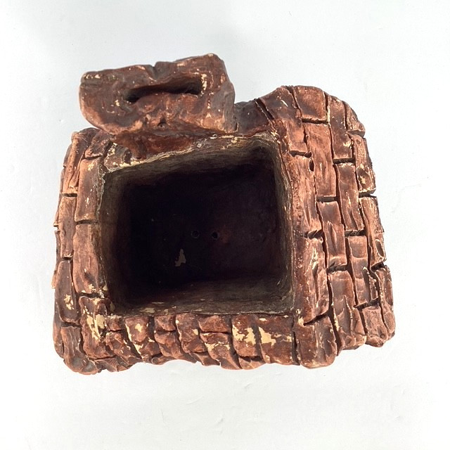 Log Cabin Clay Planter 1973 Russ Berrie & Co. Brown