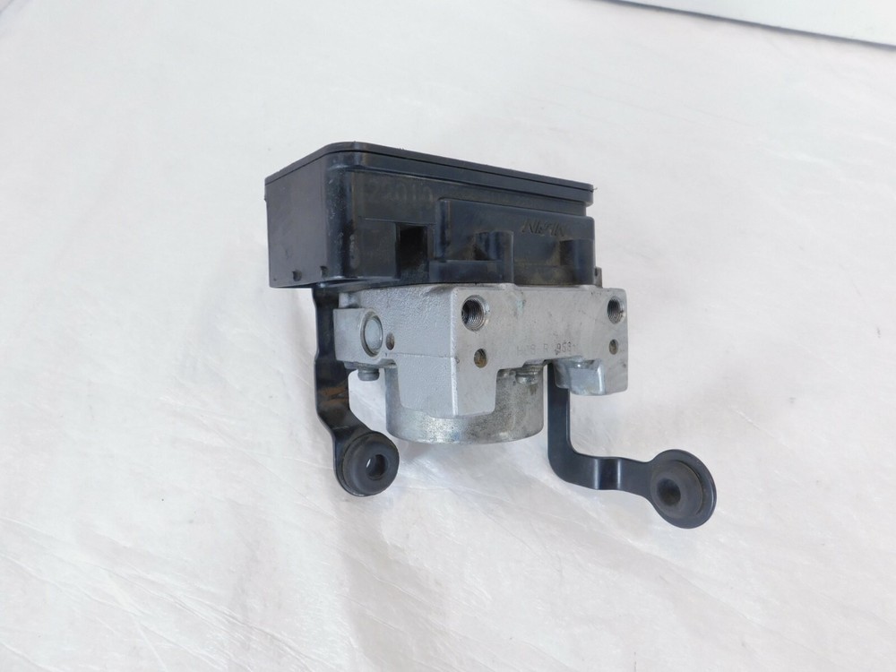 2011-2015 Triumph Tiger 800 Wet ABS Brake Pump Modulator Module & Bracket Mount