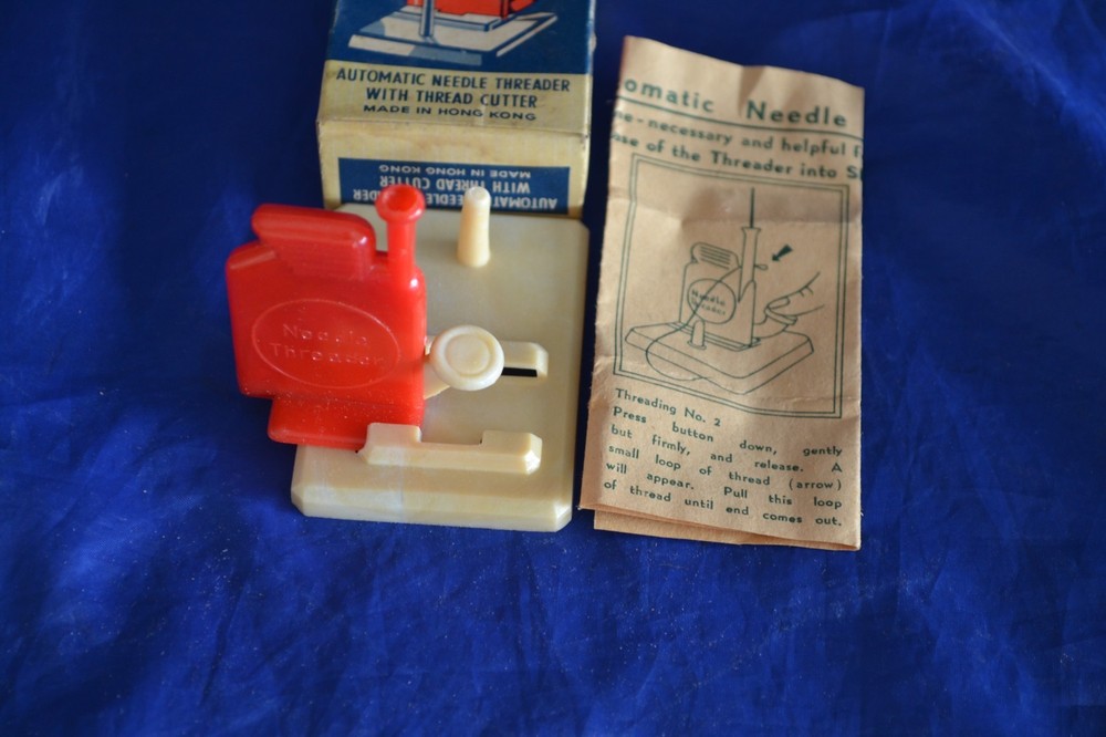 AUTOMATIC NEEDLE THREADER RED WITH THREAD CUTTER BOX AND STAND ORIGINAL VINTAGE
