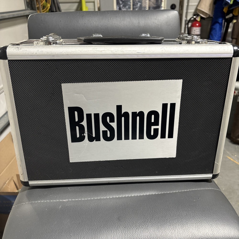 Bushnell Spotting Scope w/ hard shell carrying case & tripod