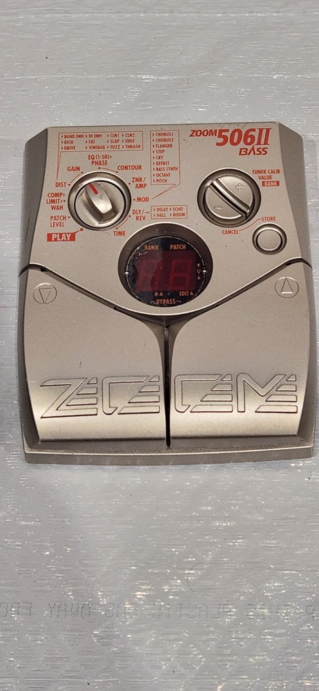 Zoom 506II Bass Digital Multi-Effects Processor Pedal Chorus Compressor