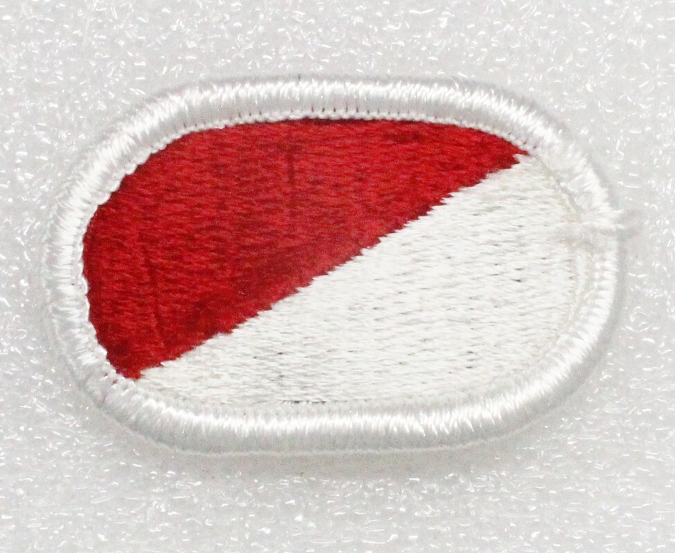 Army Airborne Oval Patch: 1st Squadron, 17th Cavalry - white merrowed edge