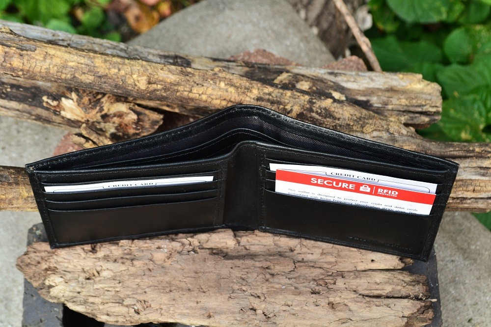 Masonic Black Leather Bi-Fold Wallet - RFID Protected - Square and Compasses