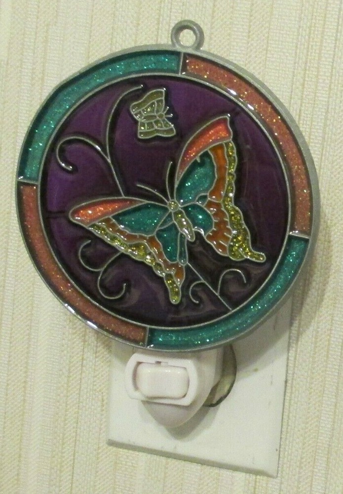 PURPLE BACKGROUND BUTTERFLY NIGHTLIGHT (SUNCATCHER LIGHT)