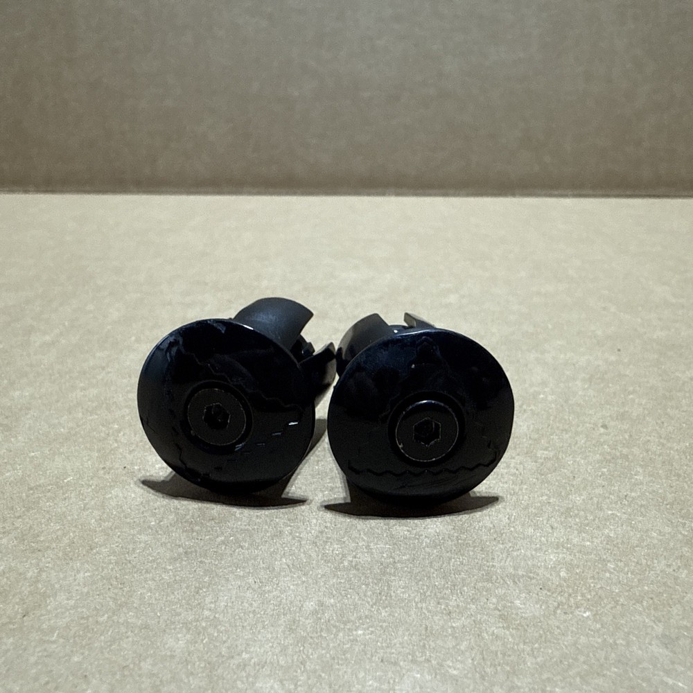 Black Locking Bar End Plugs mxl56