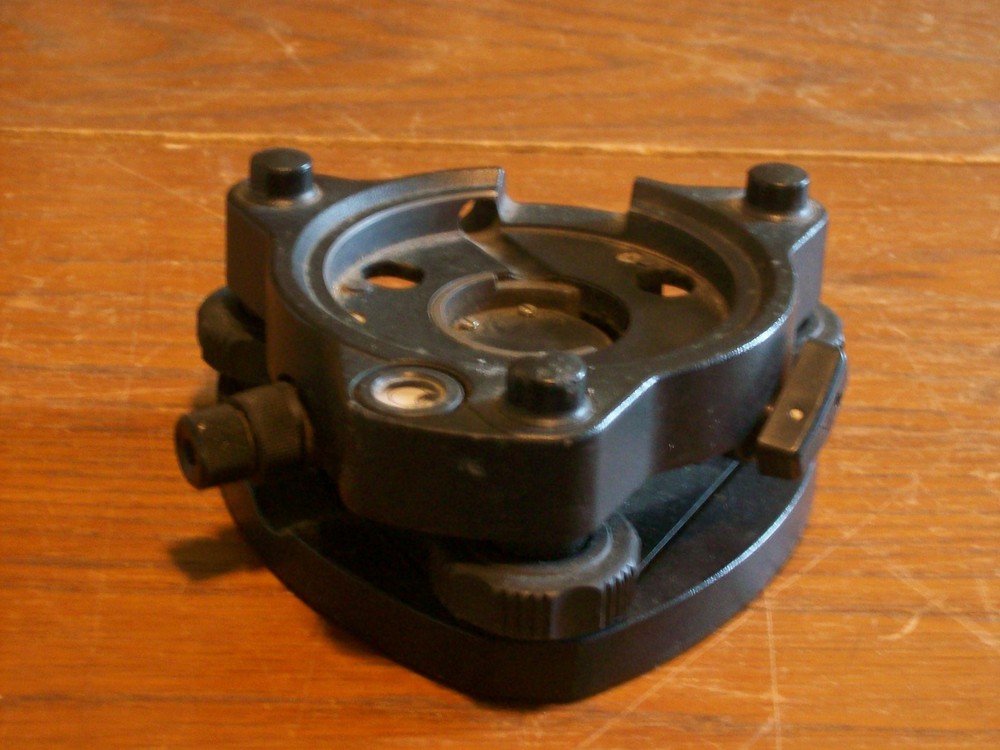 TRI-BRACH LEVELLING BASE with OPTICAL PLUMMET