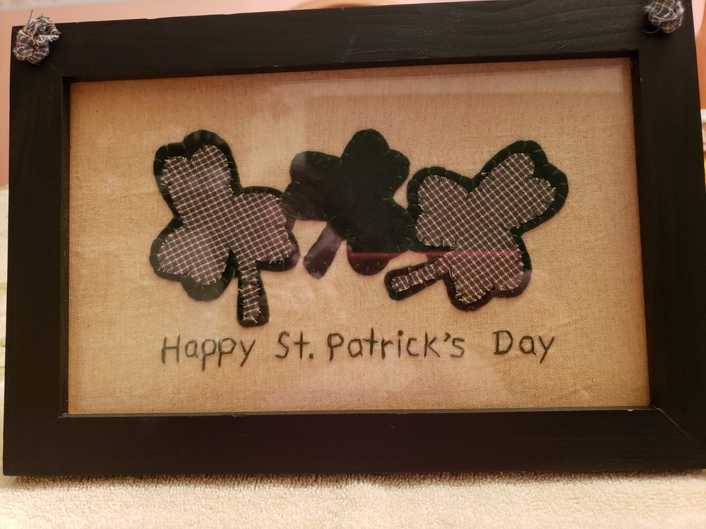 St Patrick's Day Wall Decor-Pre-owned. Excellent condition