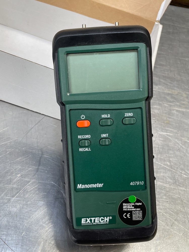Extech Manometer PN: 407910 with Black Protective Case