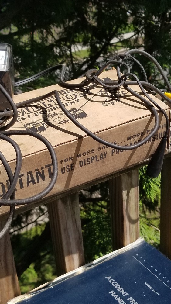 MILTON VINTAGE AUTO / CAR ENGINE ANYLIZER TESTER