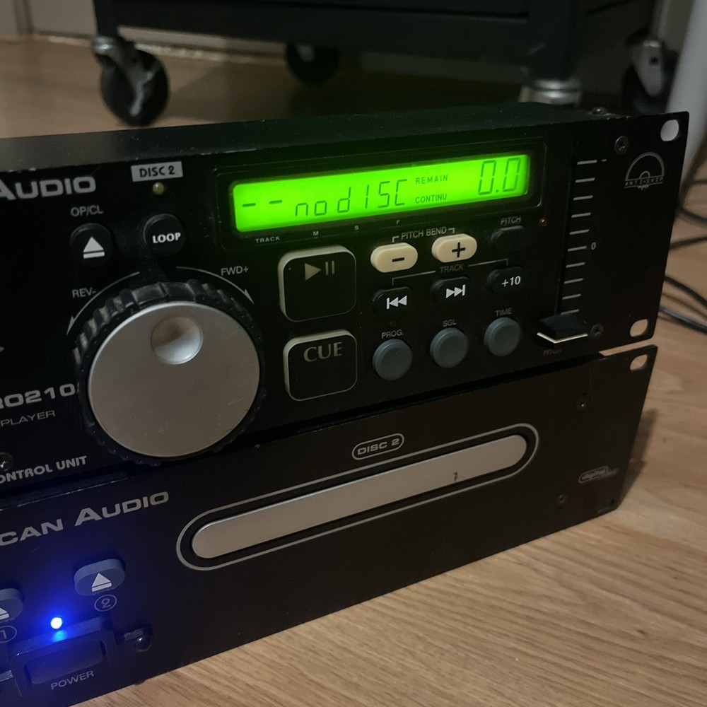 American Audio DCD-PRO210 - PLAYER UNIT Working Condition