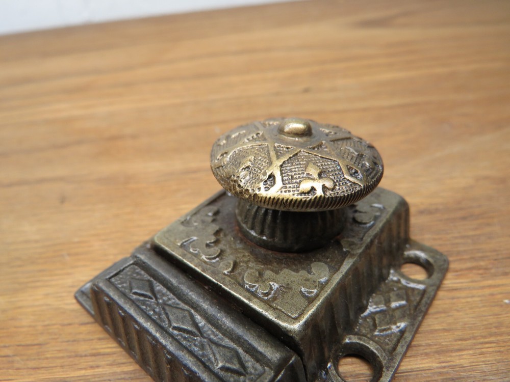 1871 OLD CUPBOARD LATCH...NICE ORNATE BRASS ? BRONZE KNOB...