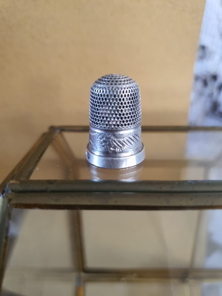 Antique Solid Sterling Silver Thimble; Chester 1907 Size 11