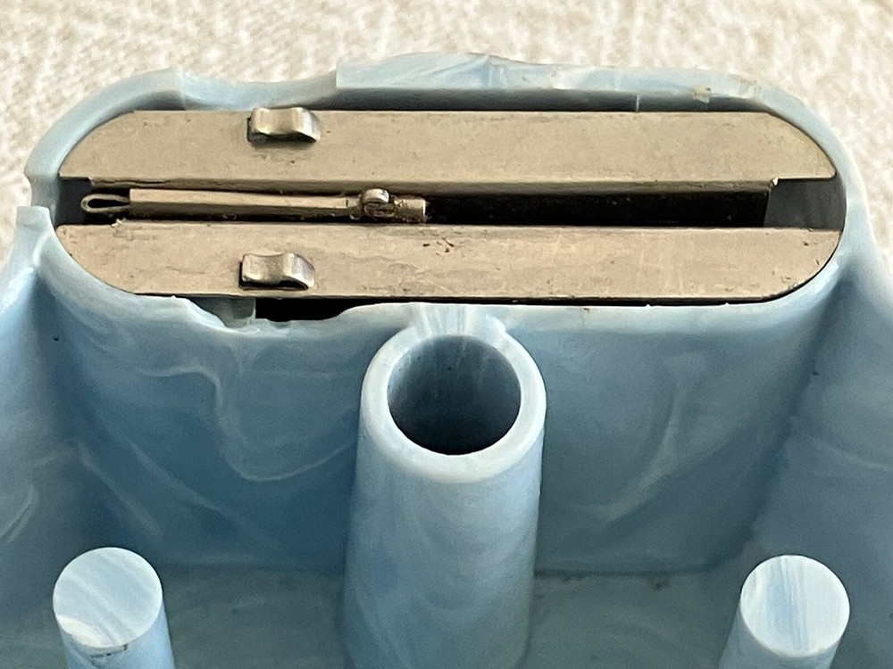 Vintage Kwik Thred Automatic Needle Threader BLUE SWIRL Plastic Box EMPTY