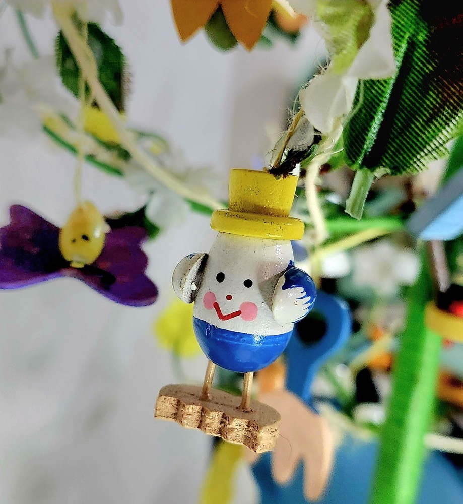 Vintage Easter "THINK SPRING" Tree With 21+ HAND PAINTED ORNAMENTS. 17" Tall