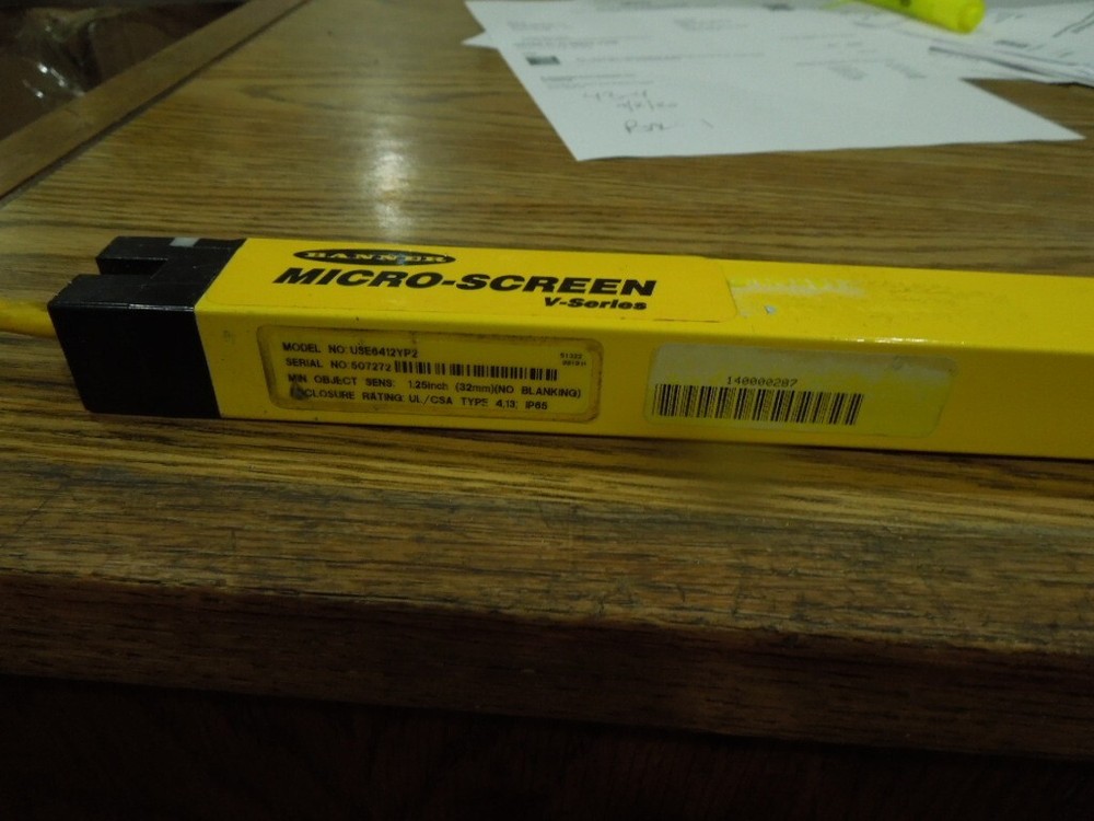 Banner V-Series Micro Screen Model: USE6412YP2 Light Curtain.