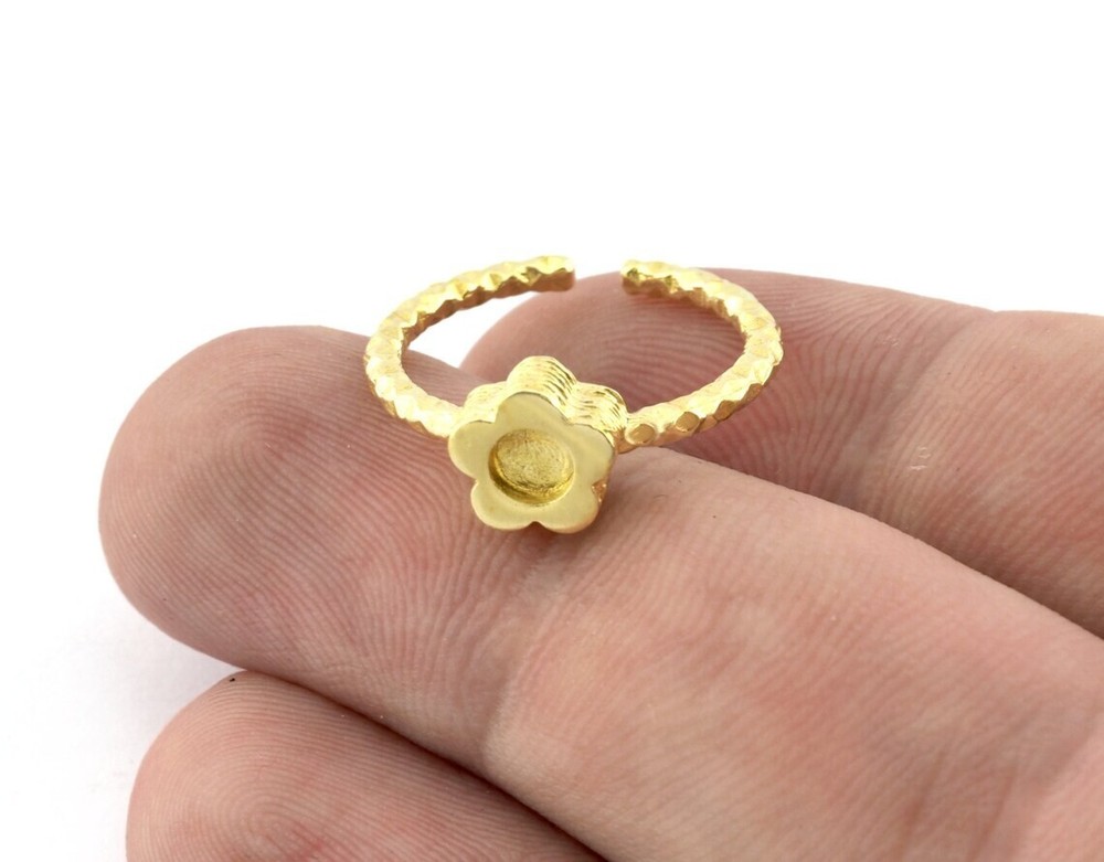 Daisy Flower Ring , Adjustable , Round Blank Bezel Setting - Raw Brass 5126