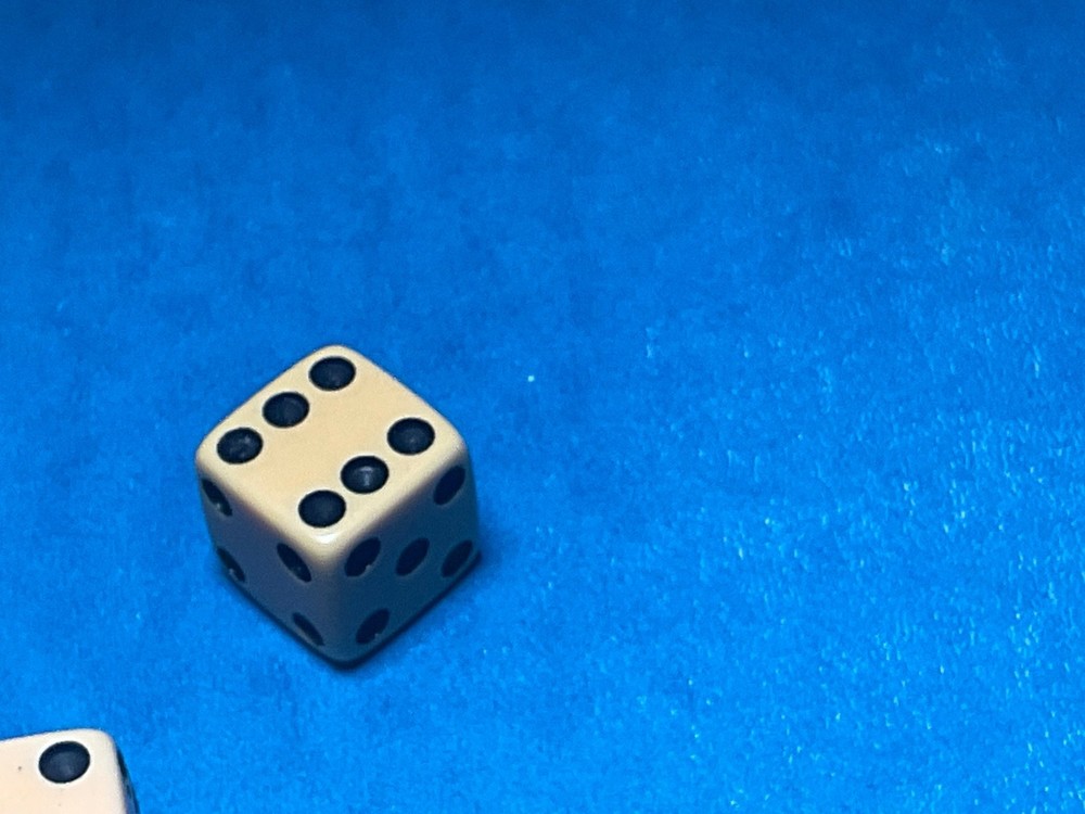 SMALLER PAIR BAKELITE DICE—-——--P-1