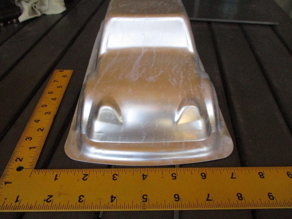 Vtg 2012 Wilton Industries VW BEETLE, BUG Cake Tin, Jello Mold Pan
