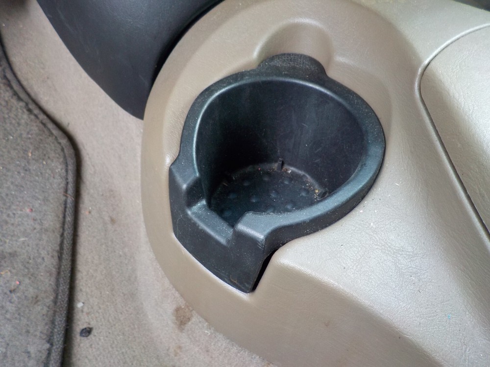 2002-2007 FORD FOCUS CENTER CONSOLE LEFT SIDE CUP HOLDER INSERT OEM PART