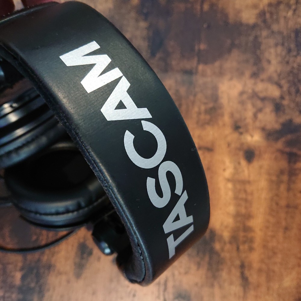 TASCAM studio headphones TH-02 RT