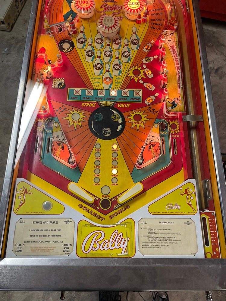 Bally - "Strikes and Spares " - 1978