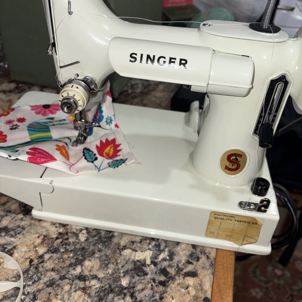 featherweight sewing machine 221 Celery