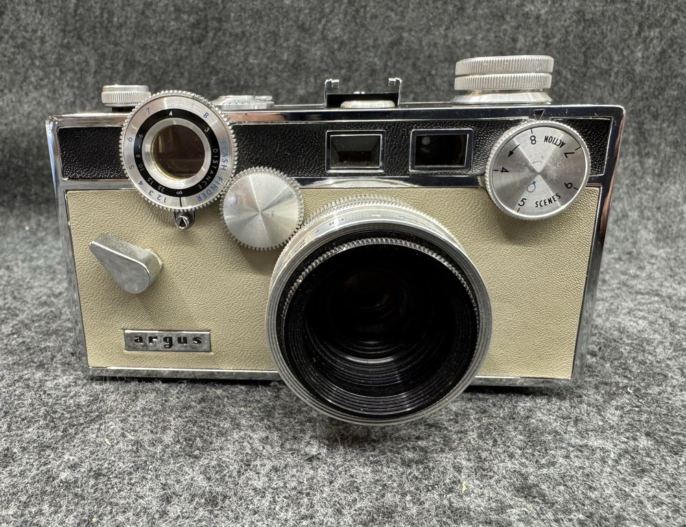Vintage ARGUS C3 "The Brick" Rangefinder Camera ~ Untested